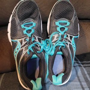 Saucony woman's grid shoe